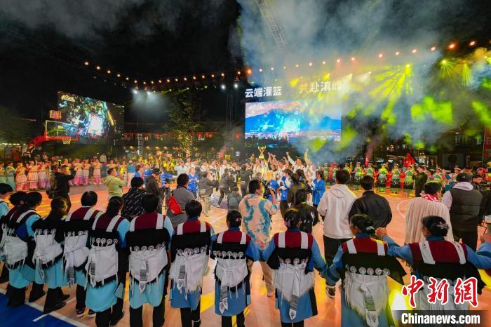 玉龙雪山脚下刮起最炫民族篮球风 首届云南省城