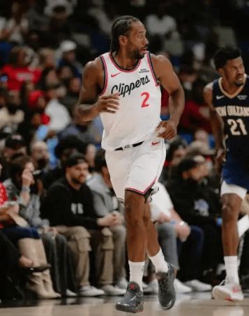 小卡回归遭队友冷落 鹈鹕团队作战掀翻快船