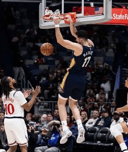 小卡回归遭队友冷落 鹈鹕团队作战掀翻快船