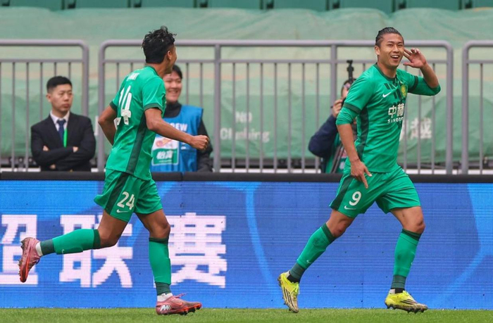 北京国安客场战平上海申花 张玉宁高效破门难救