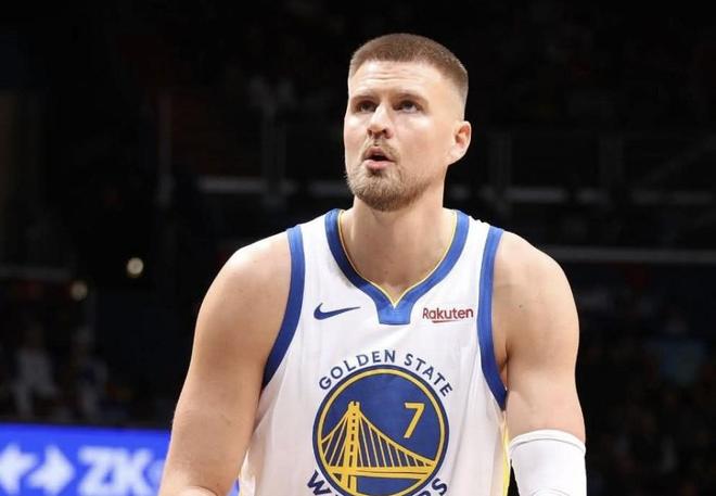 波尔津吉斯砍下30分谈与库里的搭档感受 勇士力