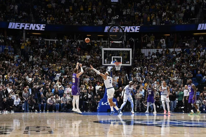 湖人末节逆转魔术豪取9连胜 冲冠阵容渐成型