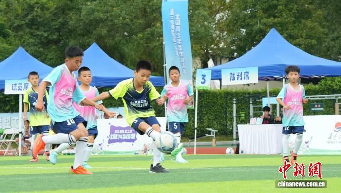 珠海新一届希望工程全国青少年足球邀请赛开幕