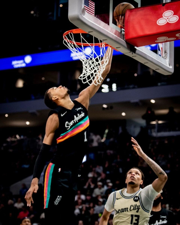 东契奇禁赛冲击湖人西部排名争夺