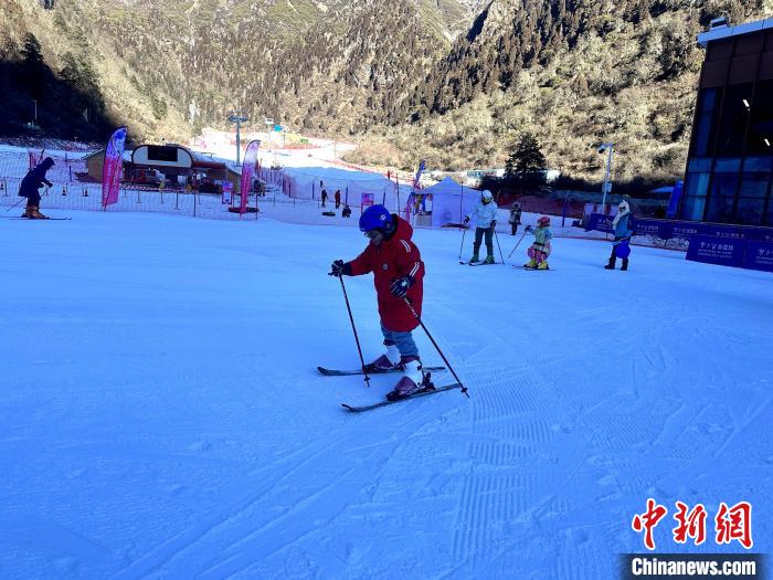 第十届全国大众冰雪季首次落地汶川启动 逾300