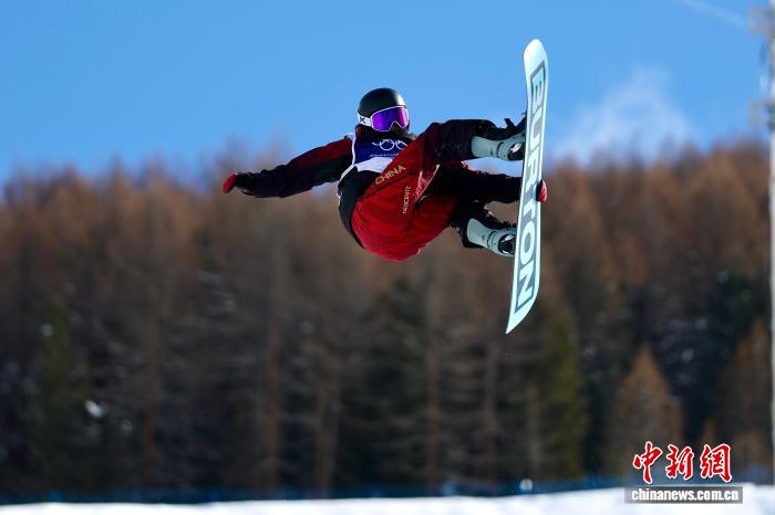 米兰冬奥会单板滑雪资格赛：刘佳宇摔倒送医 蔡