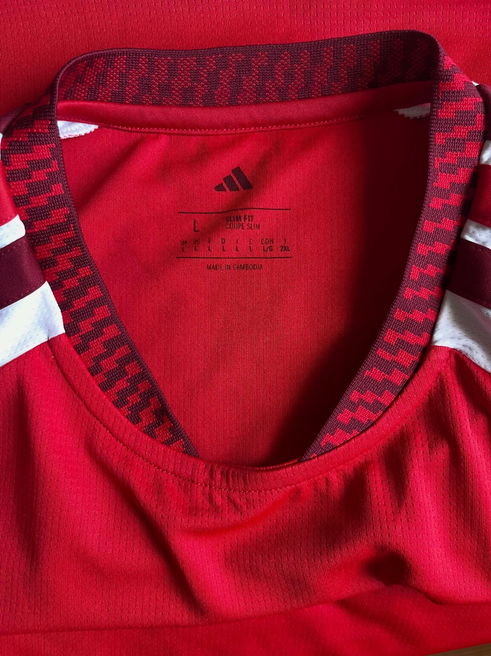 阿森纳球衣设计引热议 金臂章成焦点