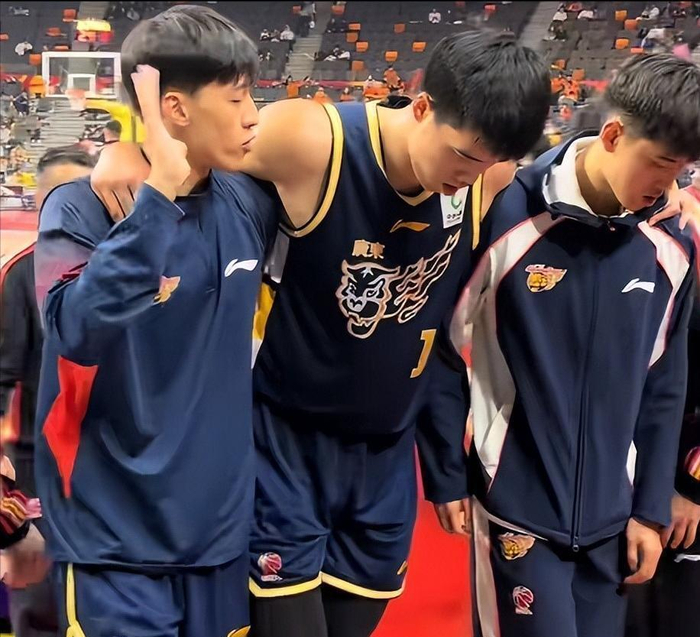 广东队季后赛惨败广州队 徐昕成关键因素 杜锋战